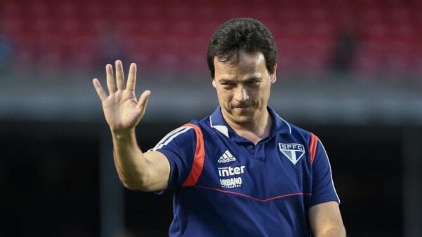 sao-paulo-x-corinthians-fernando-diniz-tecnico-do-sao-paulo-durante-partida-contra-o-corinthians-1573778333093_v2_900x506-601×338