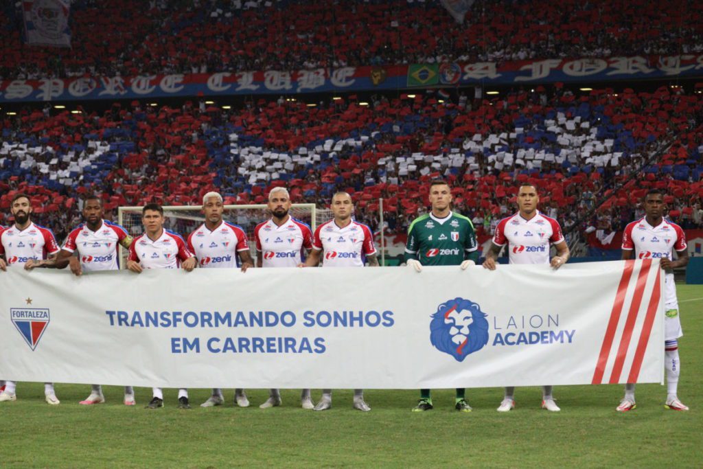 Jogadores do Fortaleza entraram com faixa do curso