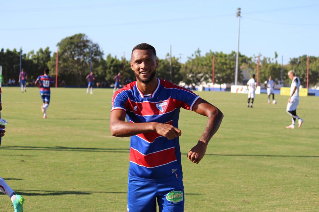 Atacante Gustavo Coutinho jogará pelo Botafogo-PB