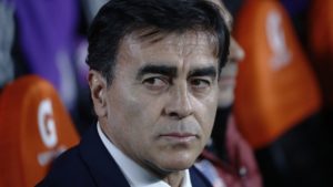 Treinador do Colo-Colo projetou o duelo com o Fortaleza. Foto: Marcos Brindicci/AFP