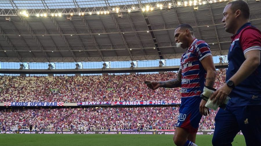 Titi saiu machucado e pode desfalcar o Fortaleza em jogo diante do Colo-Colo pela Libertadores. Foto: Caio Ricard/SVM