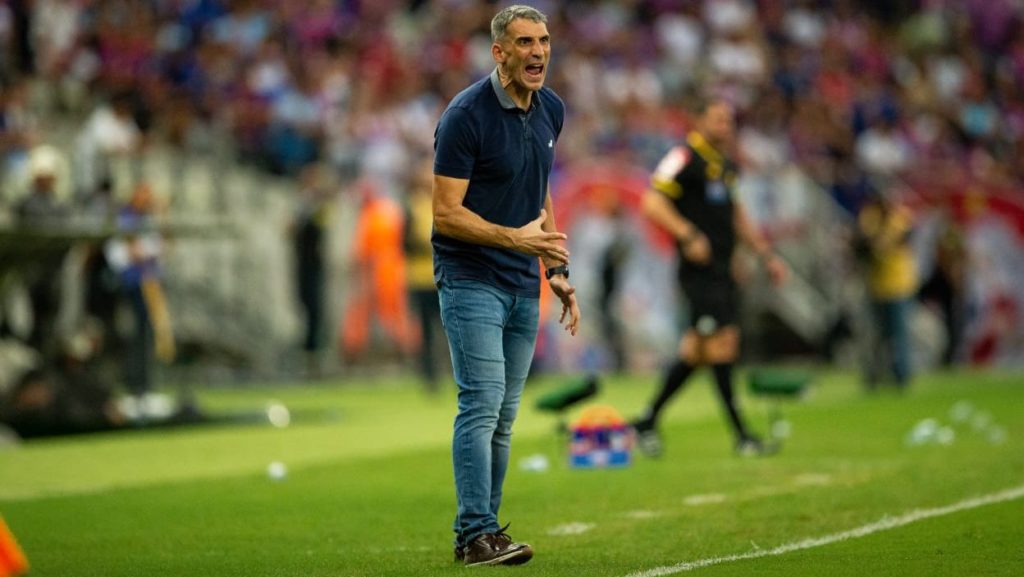 Vojvoda elogiou o desempenho do Fortaleza após derrota para o Fluminense no Brasileirão. Foto: Thiago Gadelha/SVM