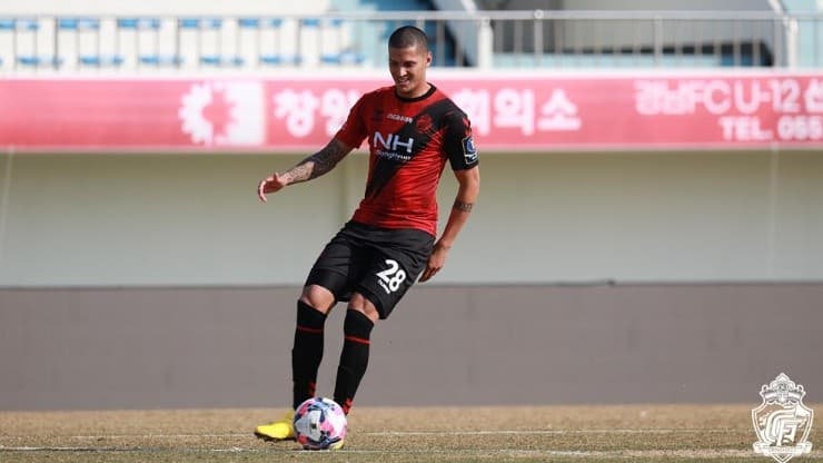 Tiago Orobó, ex-atacante do Fortaleza, passa por grande fase no futebol coreano. Foto: Divulgação/Gyeongnam