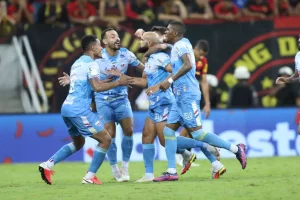 Fortaleza e Colo-Colo se enfrentam em confronto decisivo da Libertadores. Foto: Aldo Carneiro/Pernambuco Press