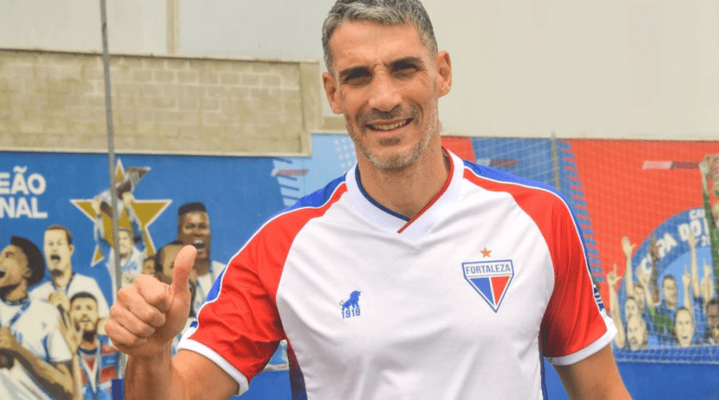 Após 'sim' de Vojvoda, Fortaleza avança em negociações por camisa 10 do futebol sul-americano
