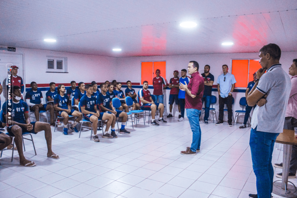 Paz e Vojvoda demonstram apoio ao sub-20 do Fortaleza antes de estreia na Copinha