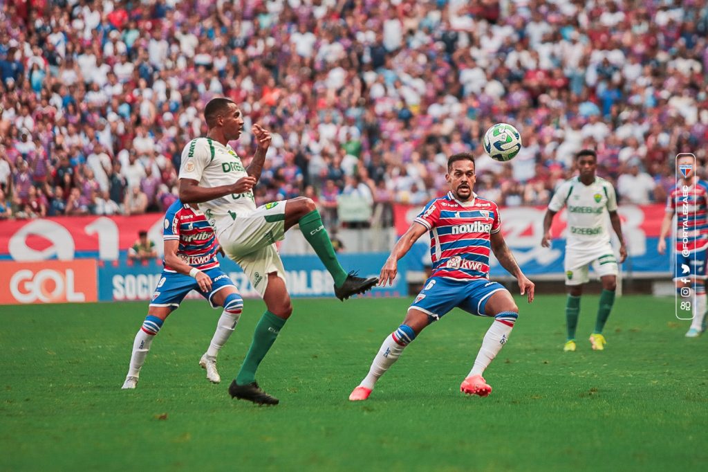 Bruno Pacheco na defesa do Fortaleza