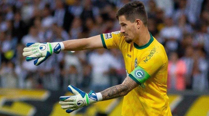 Tadeu, do Goiás, é eleito o melhor goleiro do mês de setembro do Brasileirão